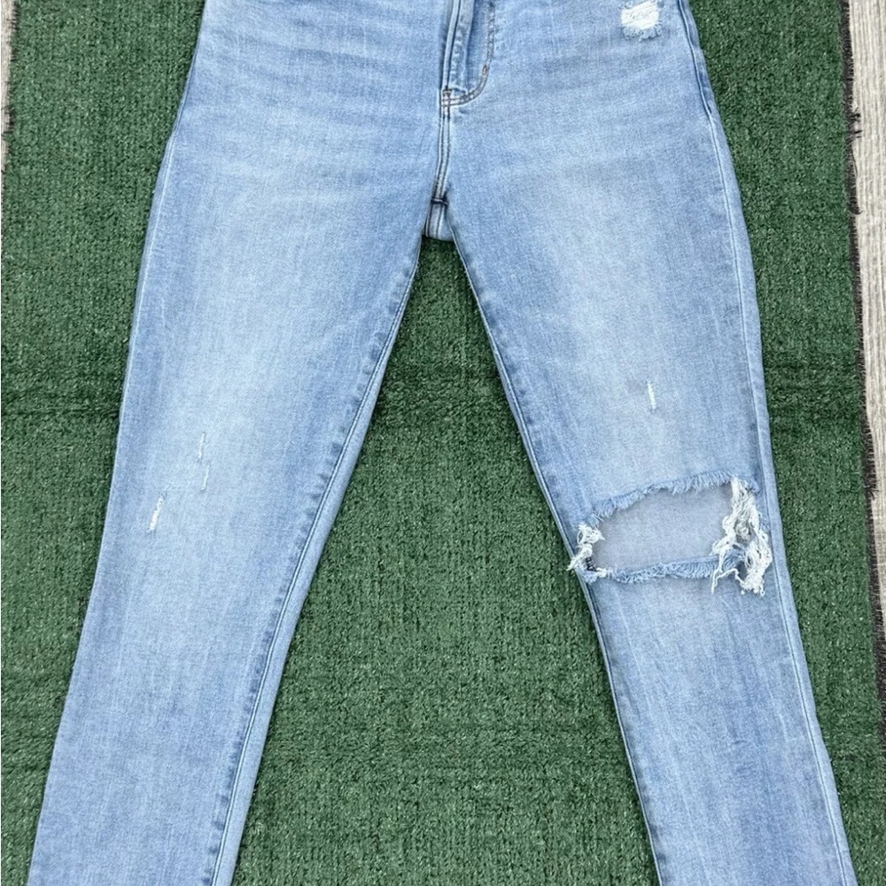 Abercrombie & Fitch Jeans Light Wash Lightly Worn Sz 26 FAST SHIPPING!